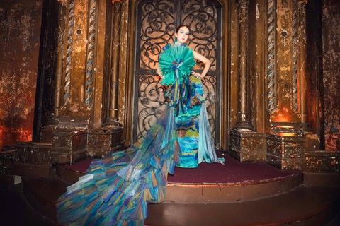 Tuyết Lê trình diễn thời trang tại New York Couture Fashion Week - Ảnh 3. Tuyết Lê trình diễn thời trang tại New York Couture Fashion Week - Ảnh 3.