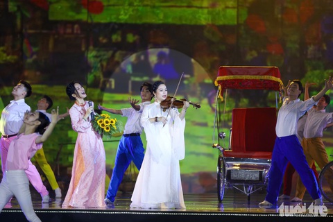 Ngày này 70 năm trước, người Hà Nội ‘cả đêm không ngủ, khóc và vui khủng khiếp’ - Ảnh 5.
