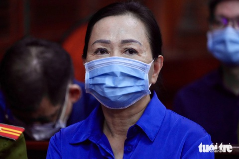 Bà Trương Mỹ Lan khóc, xin giảm nhẹ cho mình và đồng phạm - Ảnh 1. Bà Trương Mỹ Lan khóc, xin giảm nhẹ cho mình và đồng phạm - Ảnh 1.
