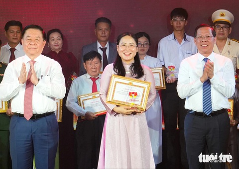 Vinh danh điển hình học tập, làm theo tư tưởng, đạo đức, phong cách Hồ Chí Minh phía Nam - Ảnh 1. Vinh danh điển hình học tập, làm theo tư tưởng, đạo đức, phong cách Hồ Chí Minh phía Nam - Ảnh 1.