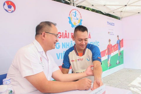 Muôn vàn kiểu chấn thương khi đá bóng, làm sao để phòng tránh? - Ảnh 1. Muôn kiểu chấn thương khi đá bóng, làm sao để phòng tránh? - Ảnh 1.