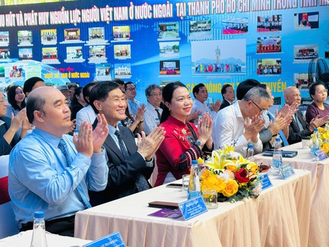 Kiều hối không qua ngân hàng, chạy đường 'tiểu ngạch' vẫn phổ biến - Ảnh 1.