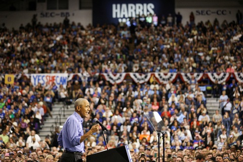 Ông Obama ‘mê hoặc’ công chúng khi vận động cho bà Harris - Ảnh 2. Ông Obama ‘mê hoặc’ công chúng khi vận động cho bà Harris - Ảnh 2.