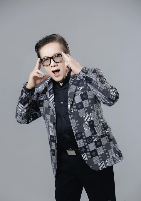 Elvis Phương: ‘Mỗi khi hát cảm tưởng đang hát cùng anh em Phượng Hoàng” - Ảnh 3.