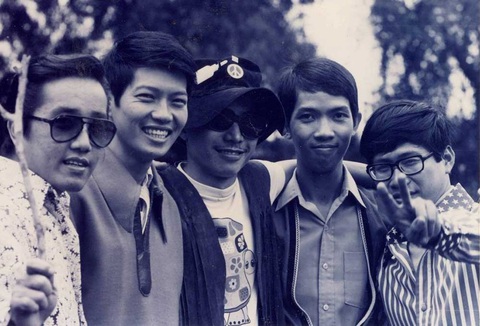 Elvis Phương: ‘Mỗi lần hát, cảm tưởng đang hát cùng anh em ban nhạc Phượng Hoàng” - Ảnh 1.