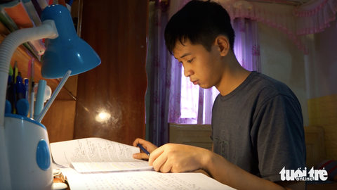Làm thuê góp tiền cho bố chữa ung thư - Ảnh 4.