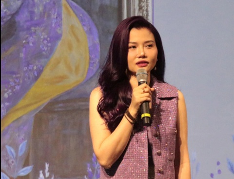 'Người mẹ mới' trong tranh Lê Trang - Ảnh 2. Xem Lê Trang vẽ người mẹ đẹp đẽ, an nhàn và duyên dáng - Ảnh 1.