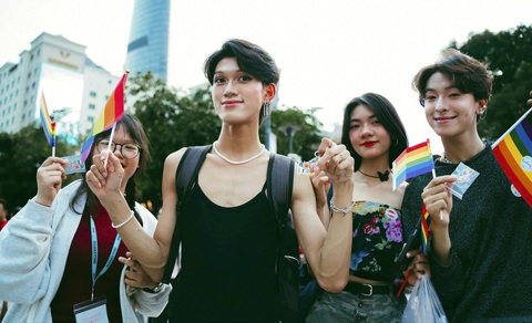 Công khai giới tính, cú sốc không của riêng ai - Ảnh 1. Công khai giới tính, cú sốc không của riêng ai - Ảnh 1.