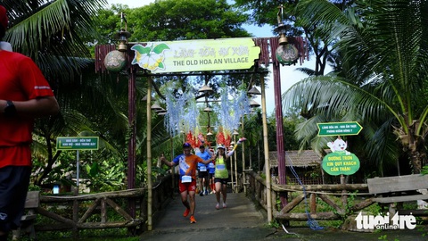 Về Đồng Tháp chạy marathon, ăn canh chua cá linh - Ảnh 2.