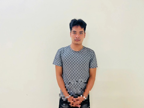 Khởi tố kẻ dùng dao nhọn đâm người phụ nữ đang đi làm ca đêm - Ảnh 1. Yêu cầu vợ về nhà không được, dùng dao đâm vào người, bị khởi tố tội giết người - Ảnh 1.