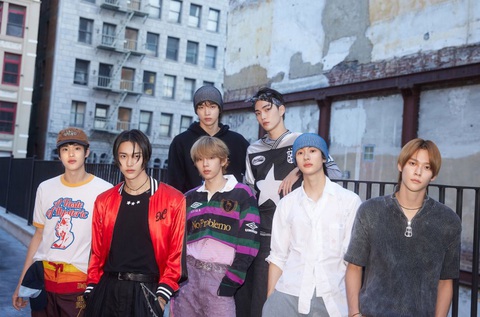SM Entertainment nhận ‘trái đắng’ khi cho Seunghan và Lucas hoạt động trở lại - Ảnh 6. SM Entertainment nhận ‘trái đắng’ khi cho Seunghan và Lucas hoạt động trở lại - Ảnh 5.