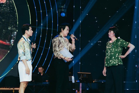 Ngừng giả gái đi Hoài Linh ơi - Ảnh 1. Ngừng giả gái đi Hoài Linh ơi - Ảnh 1.
