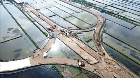 Cử tri đề nghị cần cân nhắc dùng cát biển làm đường cao tốc, Bộ nói gì? - Ảnh 1.