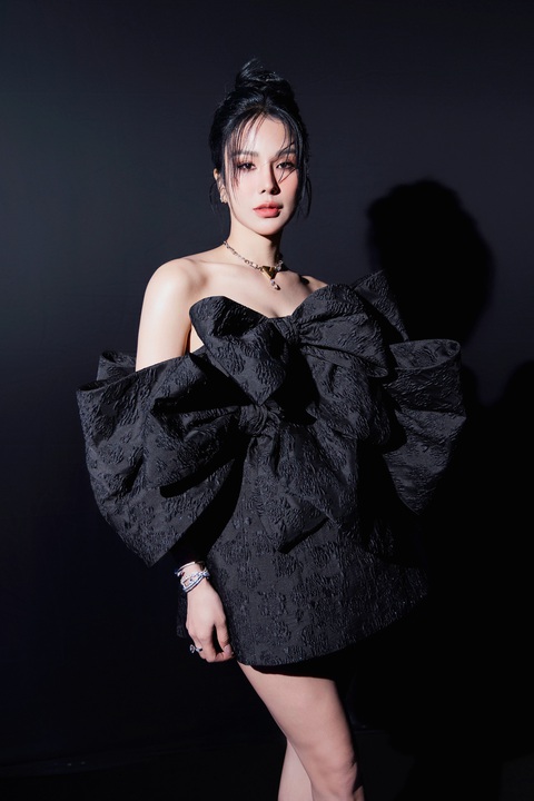 Hoa hậu Hoàn vũ Thái Lan, nhóm LUNAS dự show thời trang của Đỗ Mạnh Cường tại Thượng Hải - Ảnh 10. Hoa hậu Hoàn vũ Thái Lan, nhóm LUNAS dự show thời trang của Đỗ Mạnh Cường tại Thượng Hải - Ảnh 10.