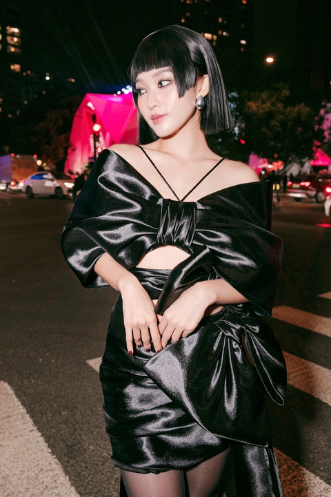 Hoa hậu Hoàn vũ Thái Lan, nhóm LUNAS dự show thời trang của Đỗ Mạnh Cường tại Thượng Hải - Ảnh 14. Hoa hậu Hoàn vũ Thái Lan, nhóm LUNAS dự show thời trang của Đỗ Mạnh Cường tại Thượng Hải - Ảnh 14.