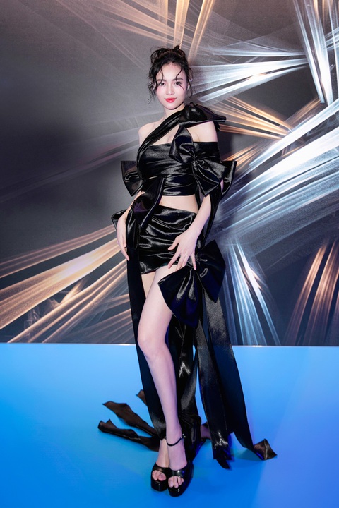 Hoa hậu Hoàn vũ Thái Lan, nhóm LUNAS dự show thời trang của Đỗ Mạnh Cường tại Thượng Hải - Ảnh 9. Hoa hậu Hoàn vũ Thái Lan, nhóm LUNAS hội ngộ ở show thời trang của Đỗ Mạnh Cường tại Thượng Hải - Ảnh 9.