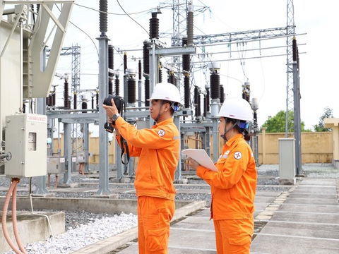 EVNNPC cung cấp điện ổn định an toàn - Ảnh 2. EVNNPC cung cấp điện ổn định an toàn - Ảnh 2.