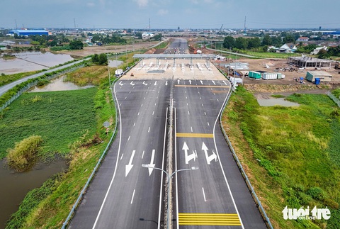 Đoạn cao tốc Bến Lức - Long Thành 'xịn, mịn' sắp khai thác năm nay - Ảnh 6.