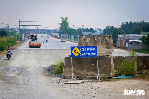 Đoạn cao tốc Bến Lức - Long Thành 'xịn, mịn' sắp khai thác năm nay - Ảnh 14.