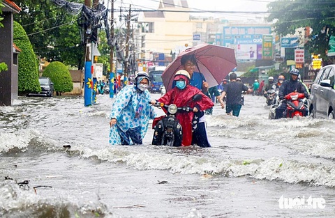 9 tháng đầu năm, toàn TP.HCM có 30 tuyến đường ngập khi mưa - Ảnh 1.