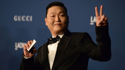 Tin tức giải trí 15-10: PSY, chủ nhân hit Gangnam Style huyền thoại đến Việt Nam - Ảnh 1. Tin giải trí 15-10: Hắc, Bạch công tử đối đầu trong Công tử Bạc Liêu; Joker lỗ cả trăm triệu USD - Ảnh 1.