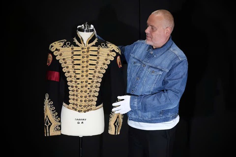 Hơn 350 kỷ vật của Michael Jackson, Hendrix, Oasis và nhiều nghệ sĩ bán đấu giá - Ảnh 2. Hơn 350 kỷ vật của Michael Jackson, Hendrix, Oasis và nhiều nghệ sĩ khác sẽ bán đấu giá - Ảnh 2.