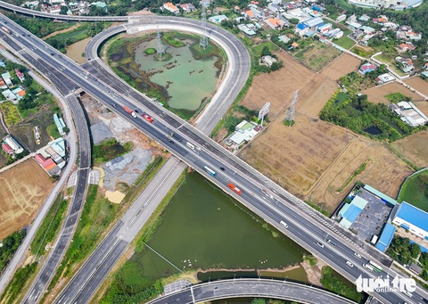 Đưa 22km phía tây cao tốc Bến Lức - Long Thành vào khai thác trước Tết 2025 - Ảnh 1.