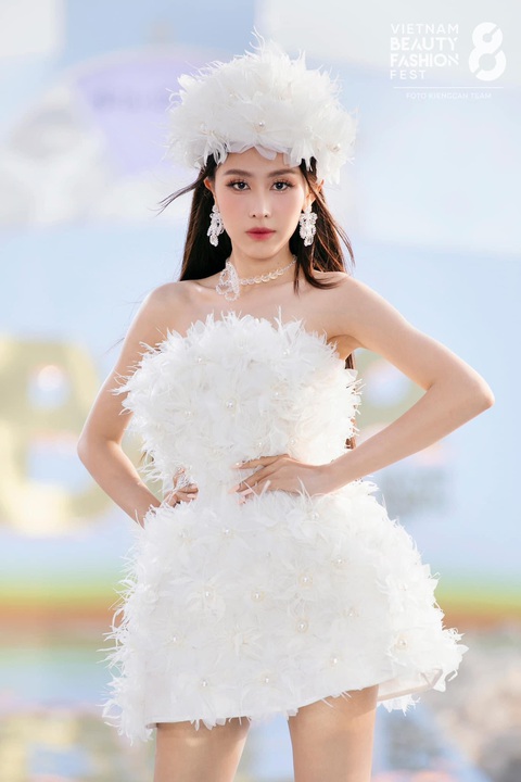 Hoa hậu Lê Hoàng Phương thi Bước nhảy hoàn vũ - Ảnh 2. Hoa hậu Lê Hoàng Phương thi Bước nhảy hoàn vũ - Ảnh 2.