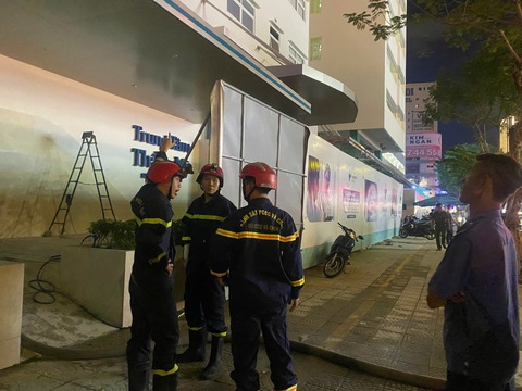 Cháy ở Bệnh viện Hoàn Mỹ Đà Nẵng, bệnh nhân, người nhà hốt hoảng chạy tán loạn - Ảnh 5.