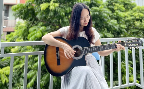 Những giấc mơ tuổi trung niên - Kỳ 4: Học đàn guitar để… chữa lành - Ảnh 1. Những giấc mơ tuổi trung niên - Kỳ 4: Học đàn guitar để… chữa lành - Ảnh 1.