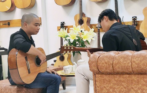 Những giấc mơ tuổi trung niên - Kỳ 4: Học đàn guitar để… chữa lành - Ảnh 2. Những giấc mơ tuổi trung niên - Kỳ 4: Học đàn guitar để… chữa lành - Ảnh 2.