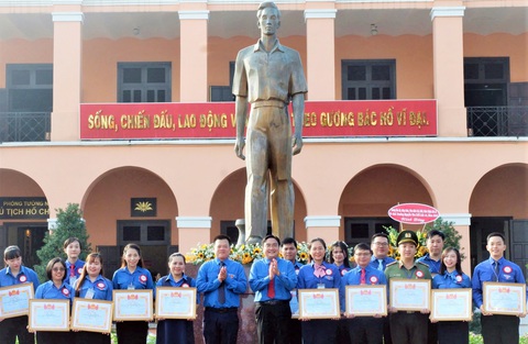 Cống hiến sức trẻ dựng xây thành phố Bác - Ảnh 1. Cống hiến sức trẻ dựng xây thành phố Bác - Ảnh 1.