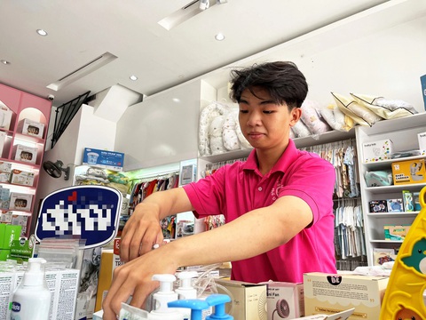 Cha bỏ, mẹ đột qụy, Đạt phải đứng vững giữa đời - Ảnh 1. Cha bỏ, mẹ đột qụy, Đạt phải đứng vững giữa đời - Ảnh 1.