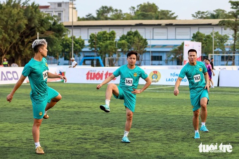 Các đội bóng Công đoàn sẵn sàng trước giờ khai mạc vòng loại khu vực Bắc Ninh - Ảnh 2. Cầu thủ công nhân, viên chức sẵn sàng cho ngày hội bóng đá tại Bắc Ninh - Ảnh 2.