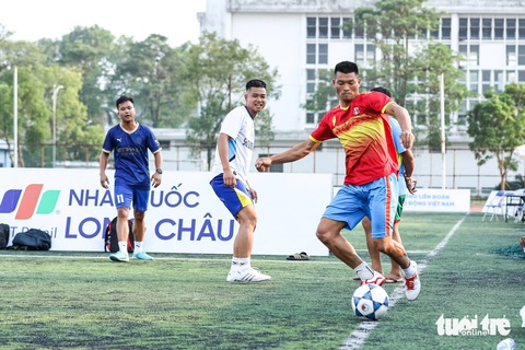 Các đội bóng Công đoàn sẵn sàng trước giờ khai mạc vòng loại khu vực Bắc Ninh - Ảnh 4. Cầu thủ công nhân, viên chức sẵn sàng cho ngày hội bóng đá tại Bắc Ninh - Ảnh 4.