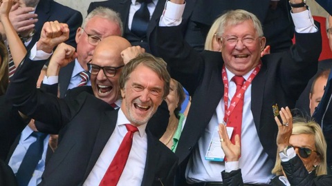 Vì sao ban lãnh đạo Man United phũ phàng với Sir Alex Ferguson? - Ảnh 2.