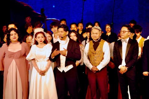 Tái hiện nhạc kịch 'Những người khốn khổ' phiên bản staged concert tại TP.HCM - Ảnh 1. Tái hiện nhạc kịch 'Những người khốn khổ' phiên bản staged concert tại TP.HCM - Ảnh 1.