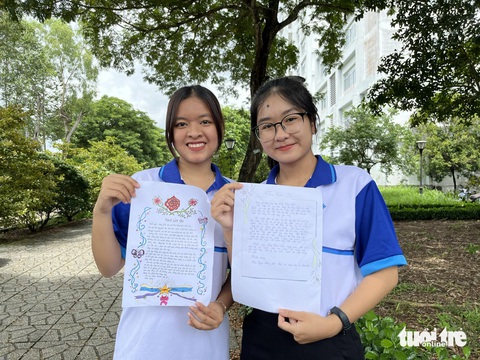 100 tân sinh viên Đồng bằng sông Cửu Long nhận học bổng Tiếp sức đến trường - Ảnh 4. Tiếp sức đến trường ĐBSCL: Vỡ òa khi bà ngoại nghèo của những đứa cháu không biết mặt cha dự lễ trao - Ảnh 16.