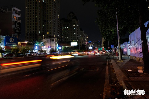 Đường Nguyễn Hữu Cảnh (TP.HCM): Họp bàn giao đường mà sao phải cúp đèn đường? - Ảnh 3.