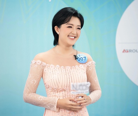 MC song ngữ, giảng viên, hoa khôi, á hậu thi Hoa hậu Quốc gia Việt Nam - Ảnh 1. MC song ngữ, giảng viên, hoa khôi, á hậu thi Hoa hậu Quốc gia Việt Nam - Ảnh 1.