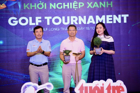 Củ sâm Ngọc Linh hơn 20 năm tuổi được phở Khỏe thắng đấu giá 220 triệu đồng - Ảnh 3.