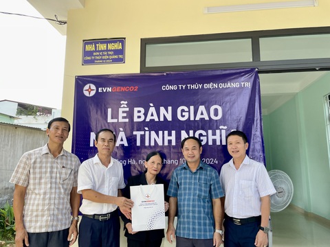 Công ty Thủy điện Quảng Trị bàn giao nhà tình nghĩa - Ảnh 1.