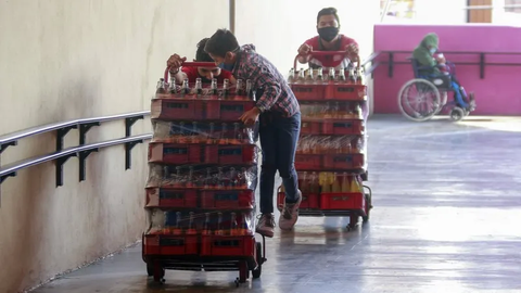 Mexico cấm bán đồ ăn vặt trong trường học để ngăn ngừa béo phì ở trẻ em - Ảnh 1. Mexico cấm bán đồ ăn vặt trong trường học để ngăn ngừa béo phì ở trẻ em - Ảnh 1.