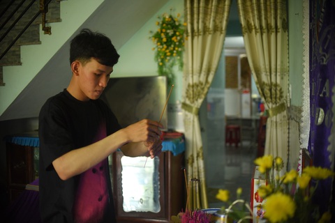 Nỗi đau của nữ SV ĐH Kinh tế TP.HCM: Mẹ sắp mất lặng lẽ vay nợ xây nhà cho con - Ảnh 2. Nỗi đau của nữ SV ĐH Kinh tế TP.HCM: Mẹ sắp mất lặng lẽ vay nợ xây nhà cho con - Ảnh 2.