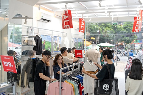 Phải đóng 22 cửa hàng vì không muốn cuốn vào cuộc cạnh tranh về giá với hàng Trung Quốc - Ảnh 1.