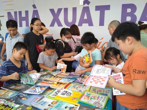 Phát triển văn hoá đọc để xây dựng người Hà Nội thanh lịch, văn minh - Ảnh 4. Phát triển văn hóa đọc để xây dựng người Hà Nội thanh lịch, văn minh - Ảnh 4.