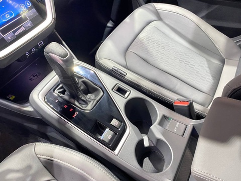 Subaru Crosstrek giá cao nhất 1,268 tỷ tại Việt Nam: Cùng cỡ Corolla Cross nhưng đắt ngang Santa Fe tầm trung, nhập Nhật, động cơ hybrid- Ảnh 11. Subaru Crosstrek 2024 ra mắt Việt Nam: To ngang Corolla Cross giá ngang Hyundai Santa Fe - Ảnh 7.