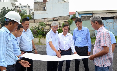 Lãnh đạo TP.HCM thực địa, yêu cầu đẩy nhanh tiến độ đường nối Trần Quốc Hoàn - Cộng Hòa - Ảnh 1.