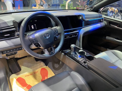 Toyota Camry 2025 ra mắt Việt Nam: Có cả thuần xăng và hybrid, giá từ 1,22 tỉ đồng - Ảnh 6.