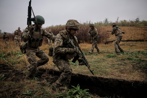 Nga tuyên bố kiểm soát thêm 2 ngôi làng ở Donetsk - Ảnh 1.